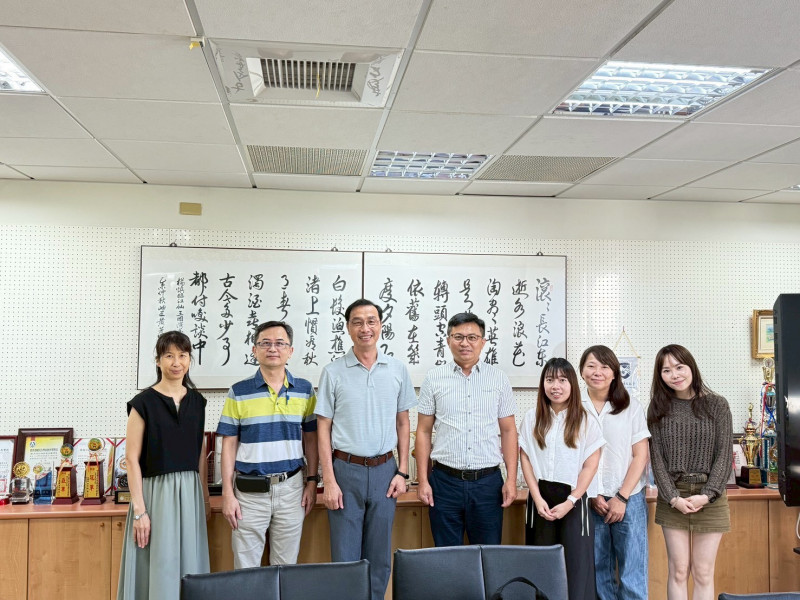 2.LINE_ALBUM_20251017 簽約及研習_251017_26_0.jpg